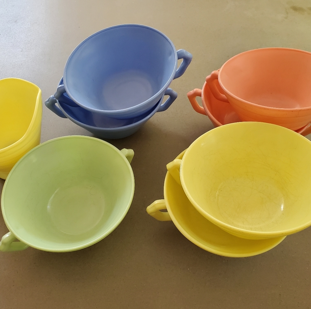 Hazel Atlas Moderntone Bowls and Creamer